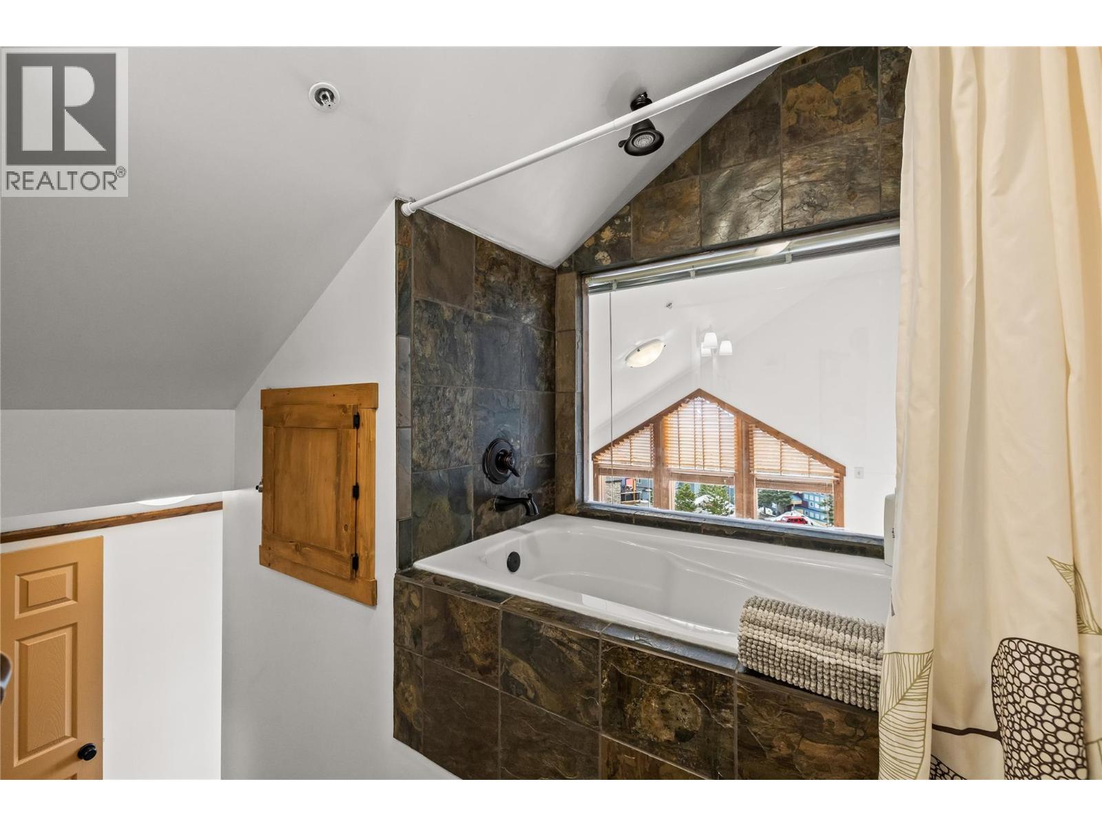 A 65 Forest Lane, Big White