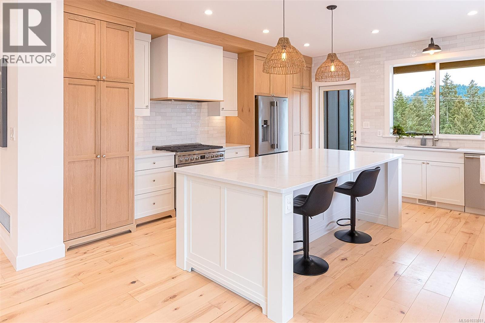  668 Southwood Drive, Highlands