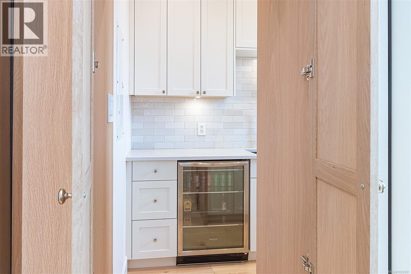  668 Southwood Drive, Highlands