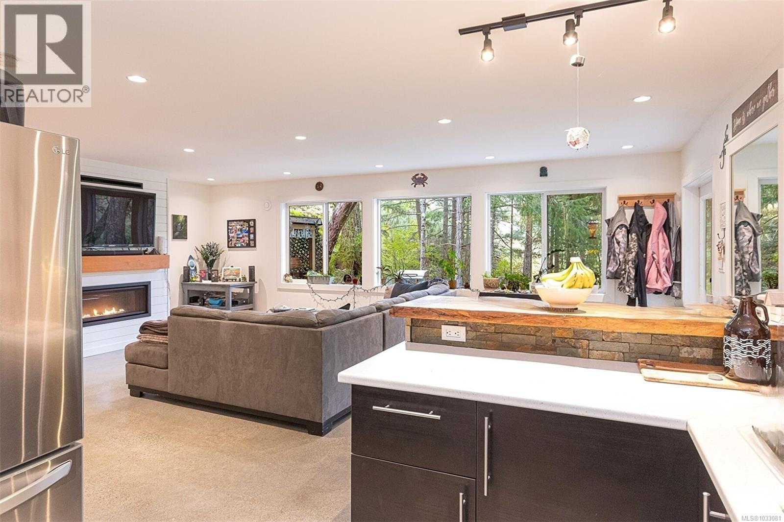  668 Southwood Drive, Highlands