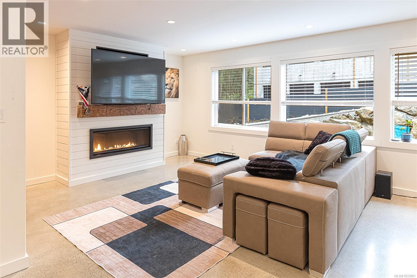  668 Southwood Drive, Highlands