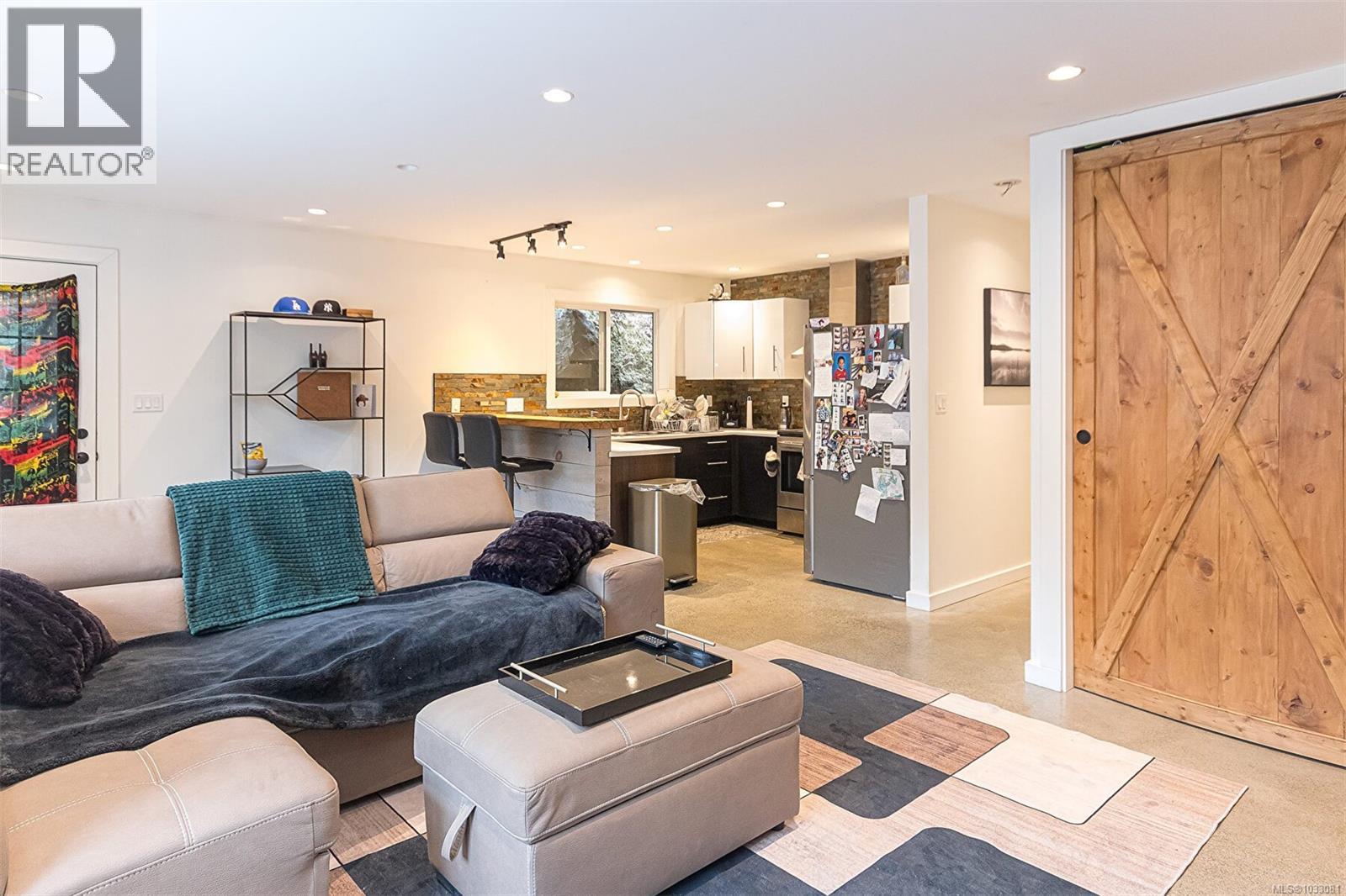  668 Southwood Drive, Highlands