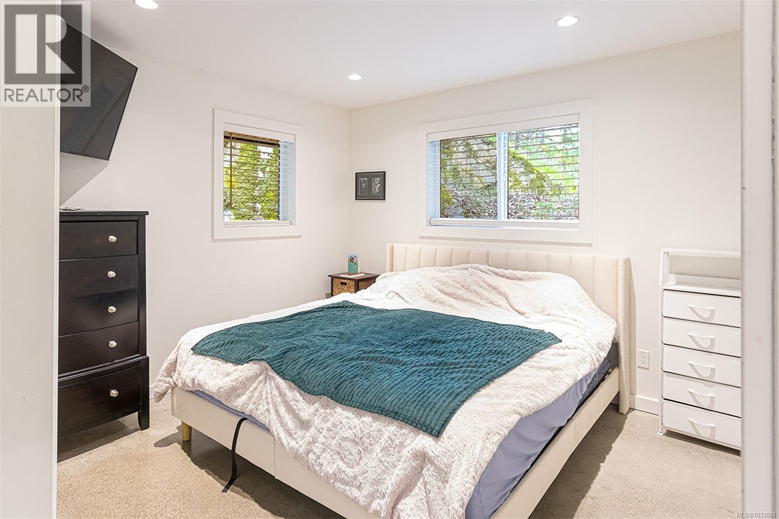  668 Southwood Drive, Highlands