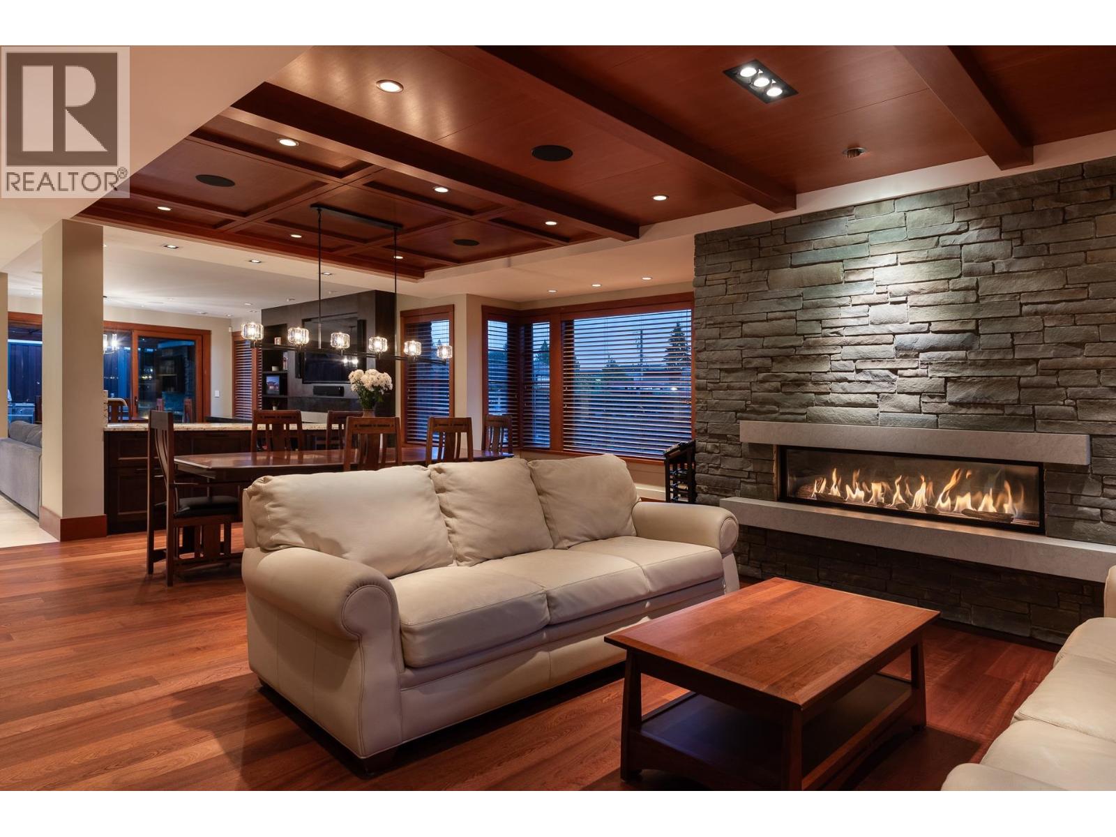 4230 LIONS AVENUE, North Vancouver