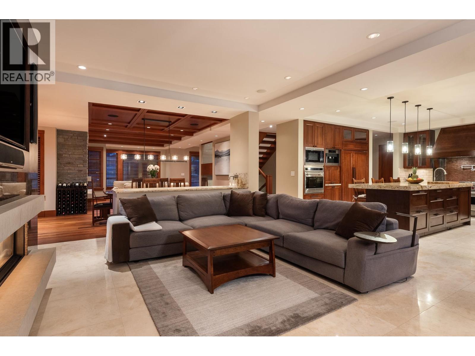 4230 LIONS AVENUE, North Vancouver