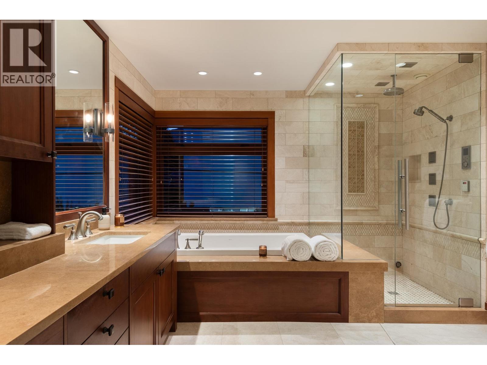 4230 LIONS AVENUE, North Vancouver