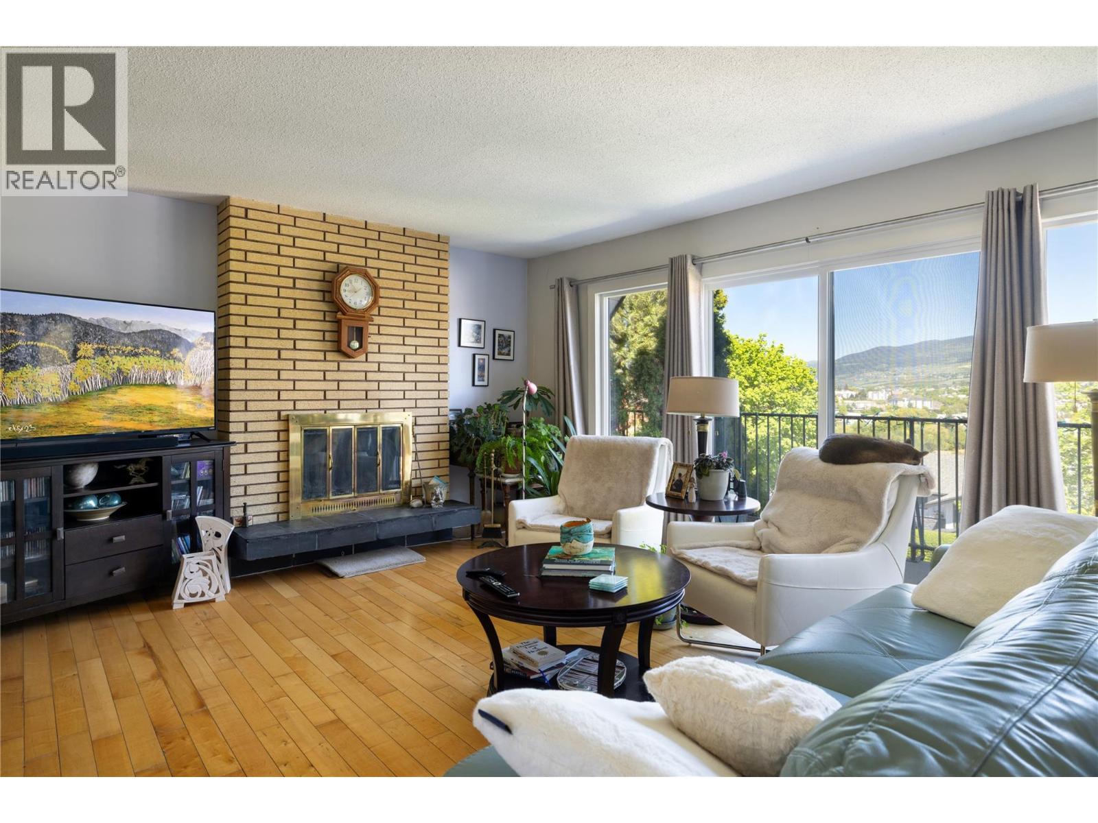 3928 15 Crescent, Vernon