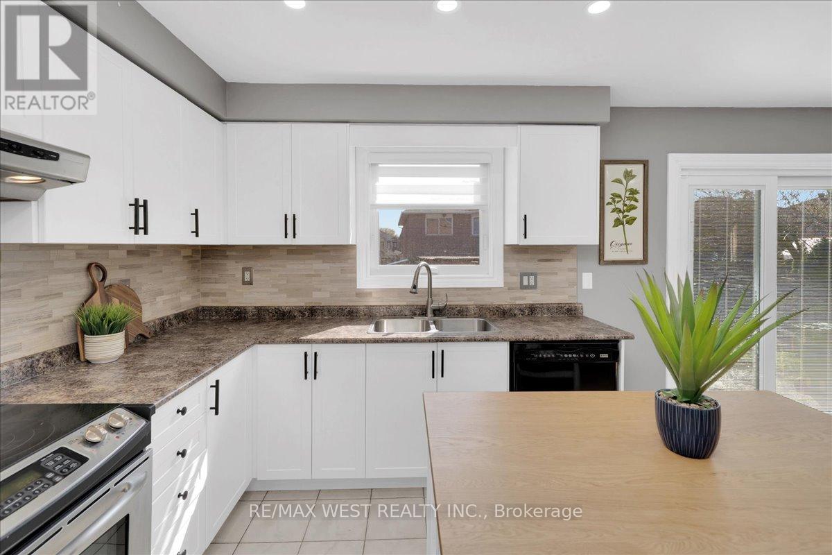 26 COUNTRY STROLL CRESCENT - 19