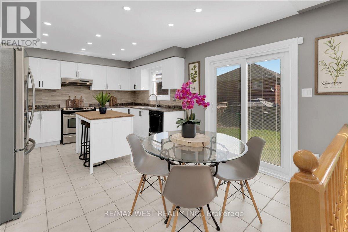 26 COUNTRY STROLL CRESCENT - 24