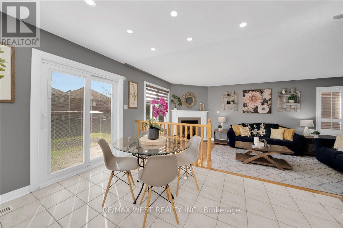 26 COUNTRY STROLL CRESCENT - 23