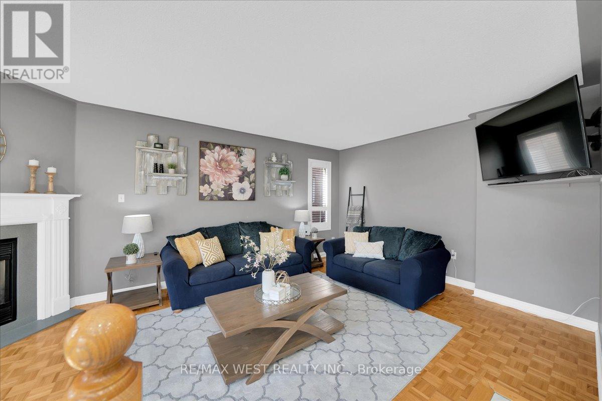 26 COUNTRY STROLL CRESCENT - 26