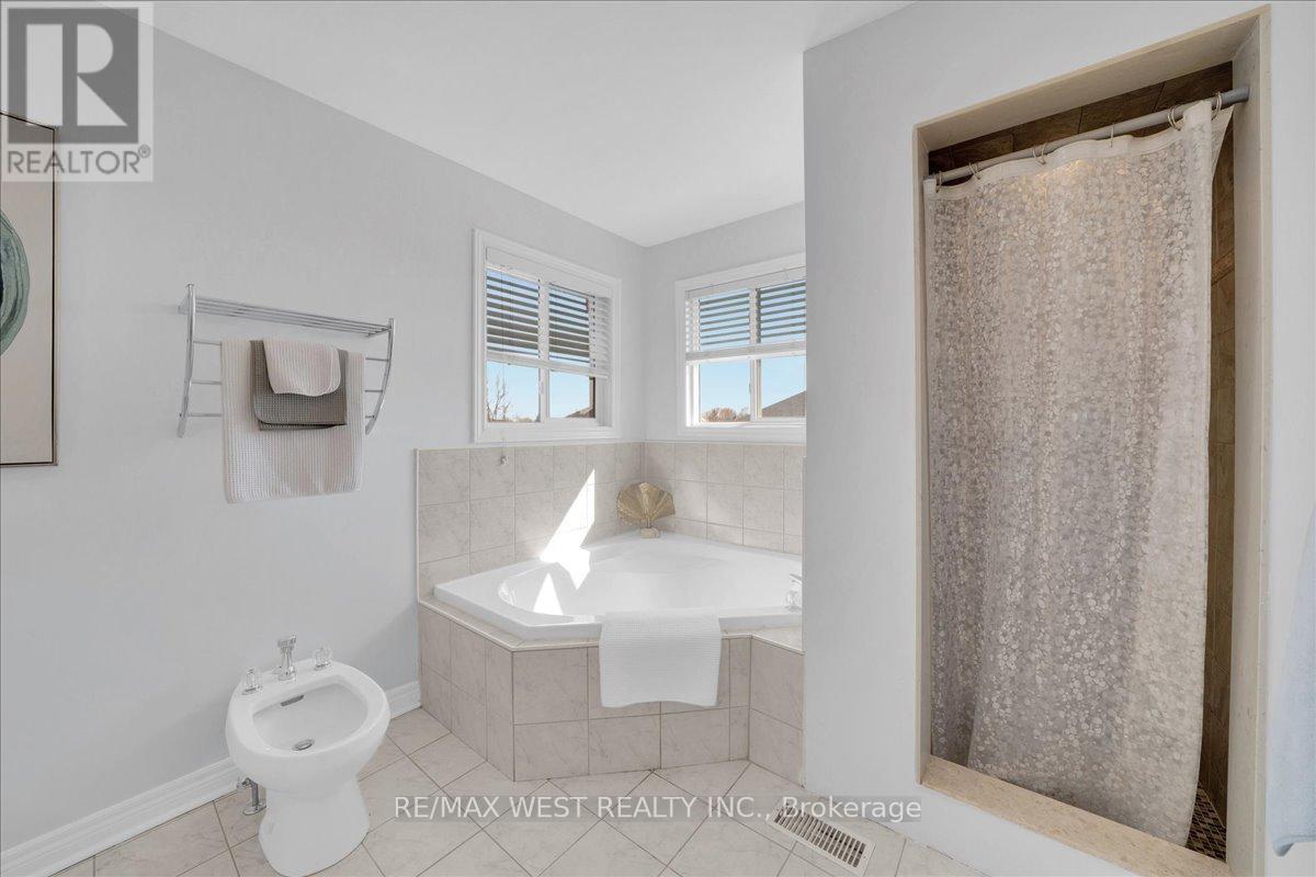 26 COUNTRY STROLL CRESCENT - 39