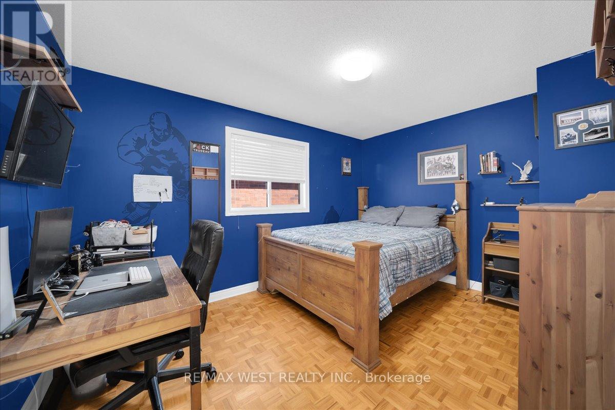 26 COUNTRY STROLL CRESCENT - 40