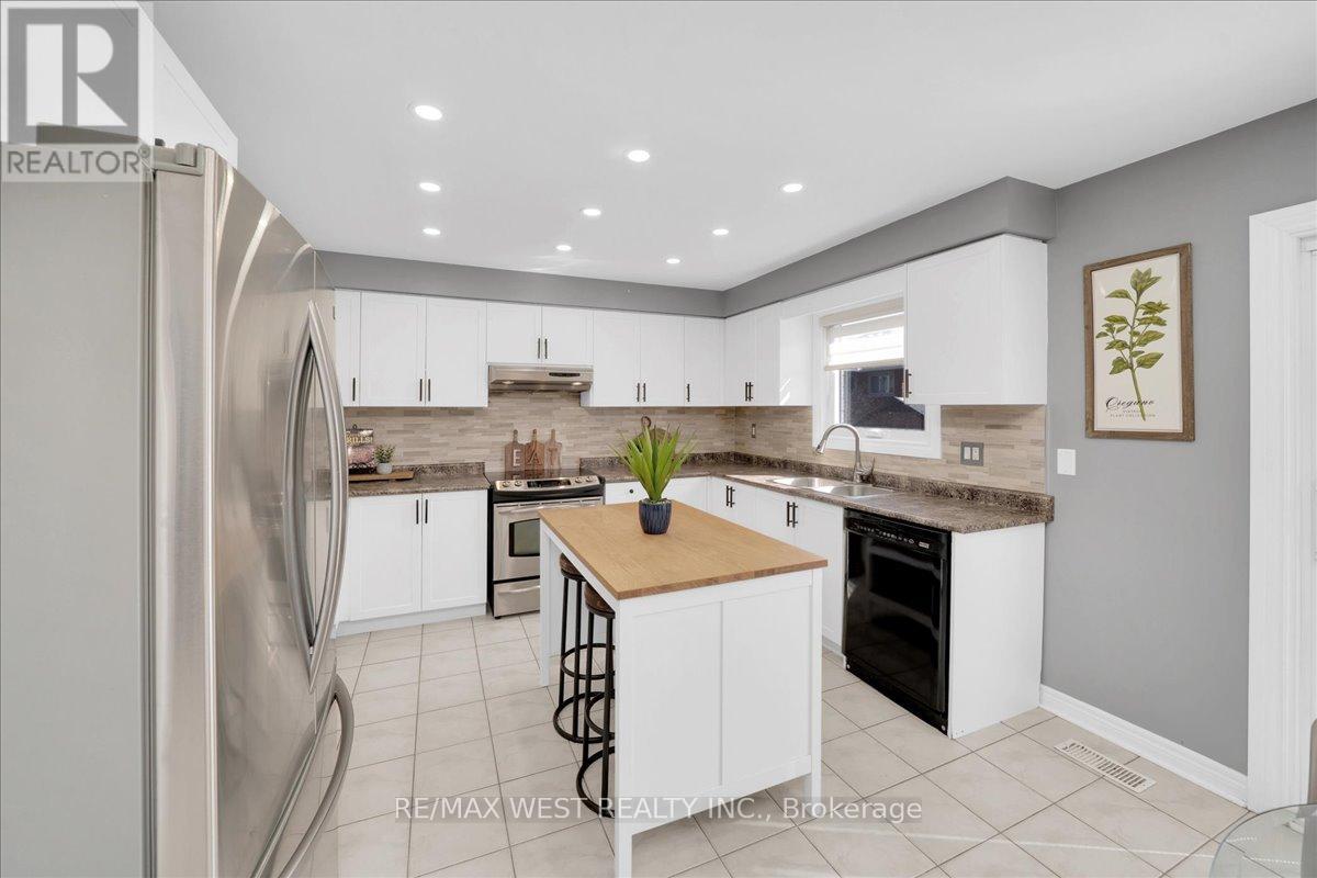 26 COUNTRY STROLL CRESCENT - 16