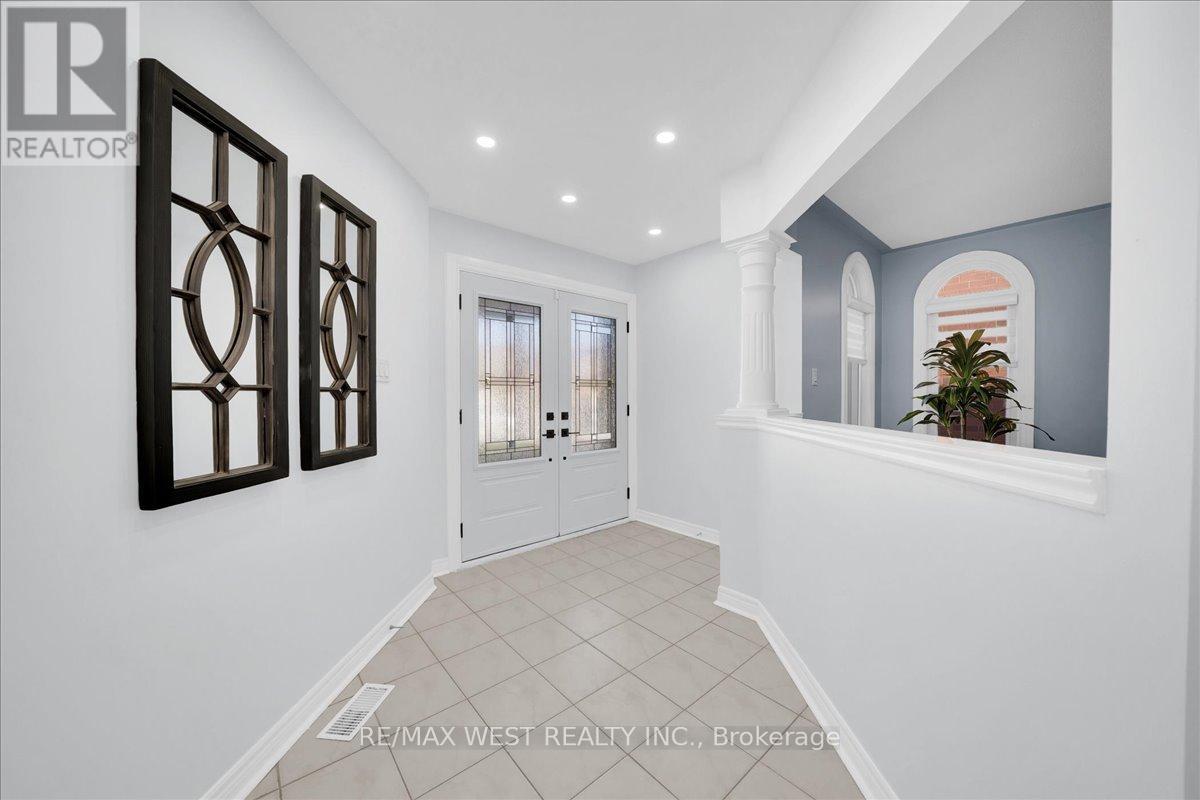 26 COUNTRY STROLL CRESCENT - 6