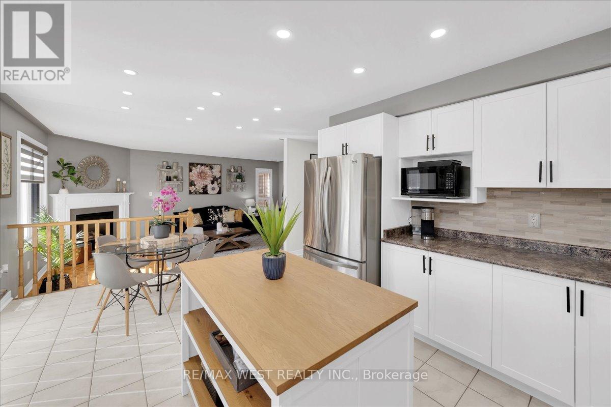 26 COUNTRY STROLL CRESCENT - 18