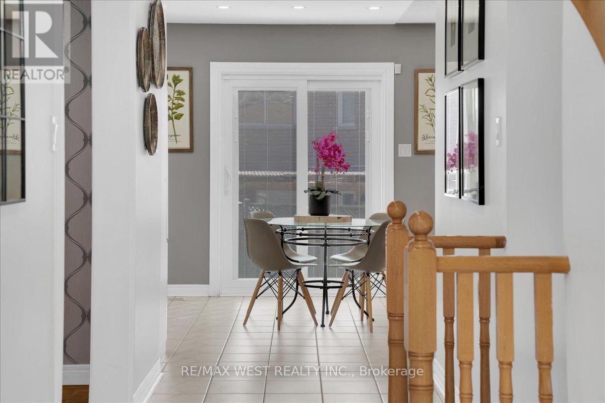 26 COUNTRY STROLL CRESCENT - 14