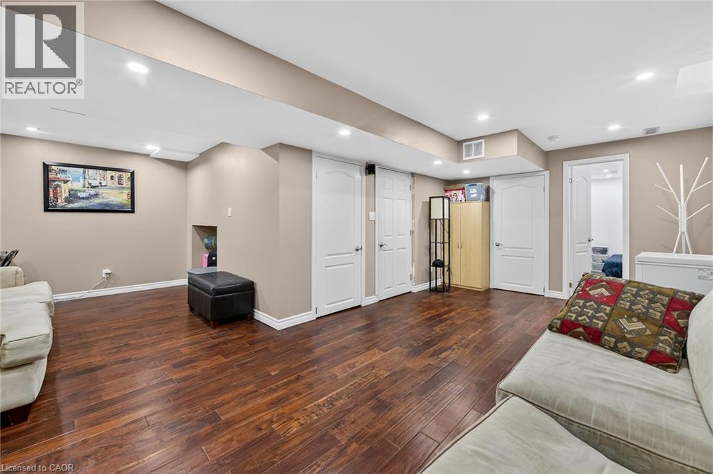 33 PANORAMA Way - 37