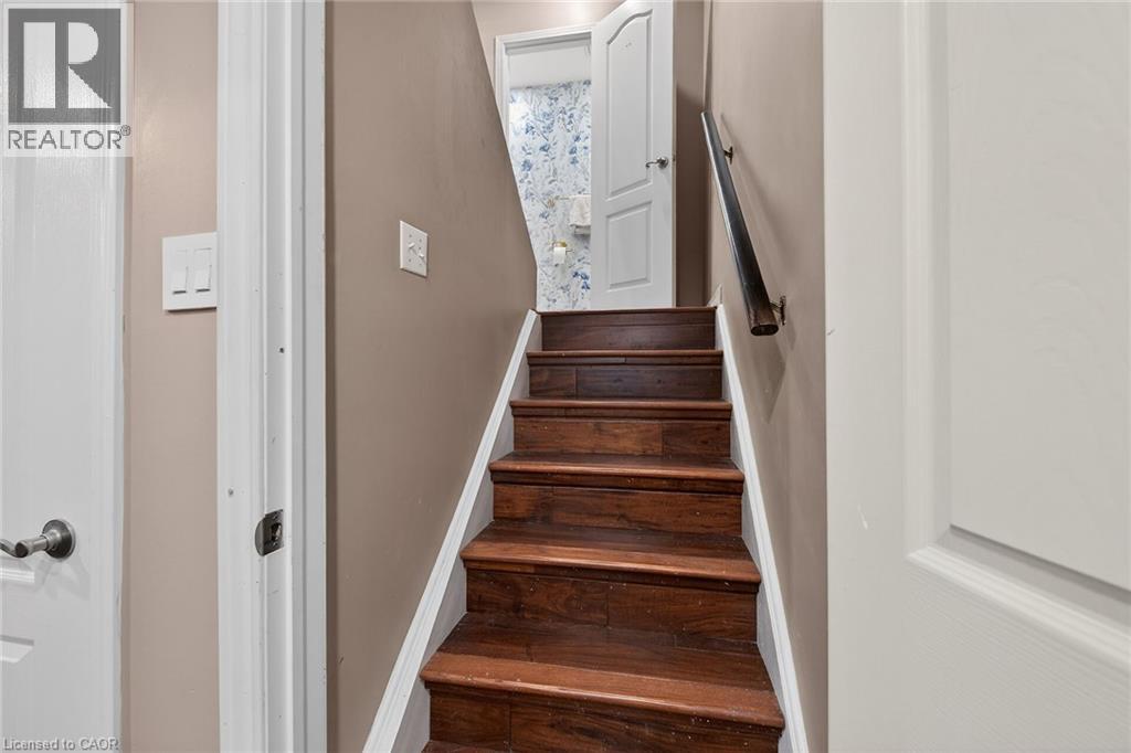 33 PANORAMA Way - 41