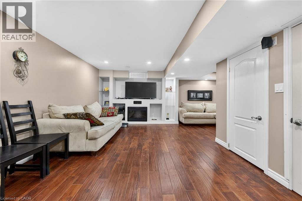 33 PANORAMA Way - 35