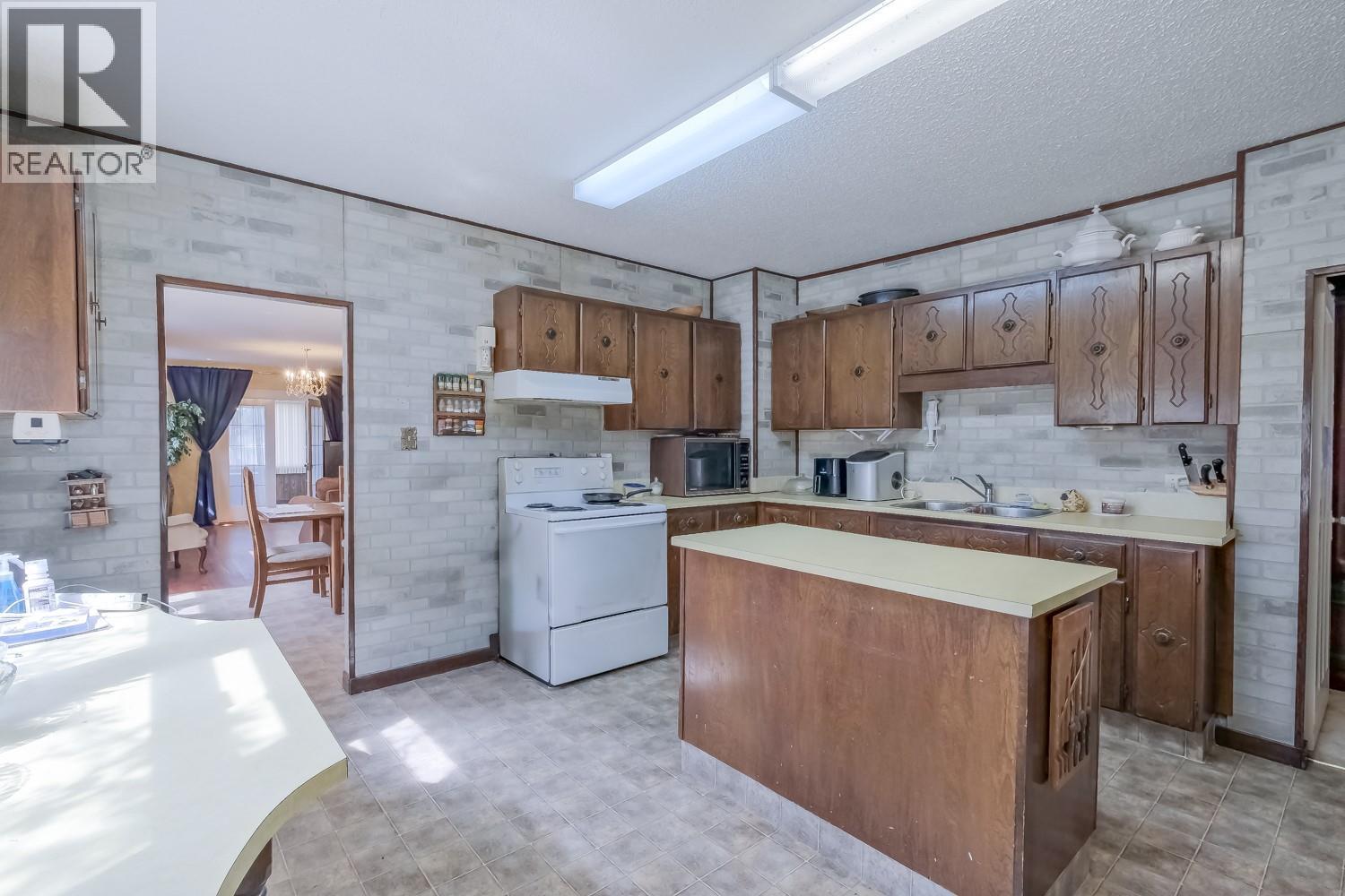 836 GOVERNMENT Street, Penticton