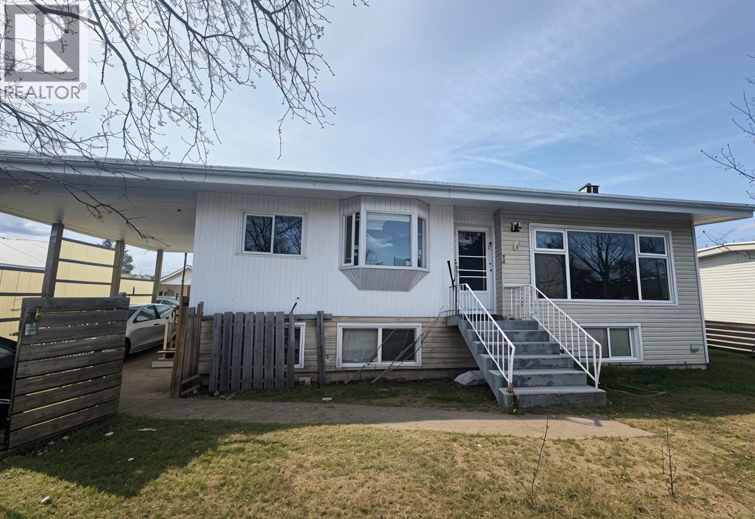 411 S LYON STREET - 1