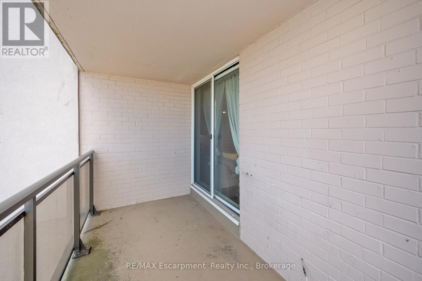 1501 - 975 WARWICK COURT — photo 22