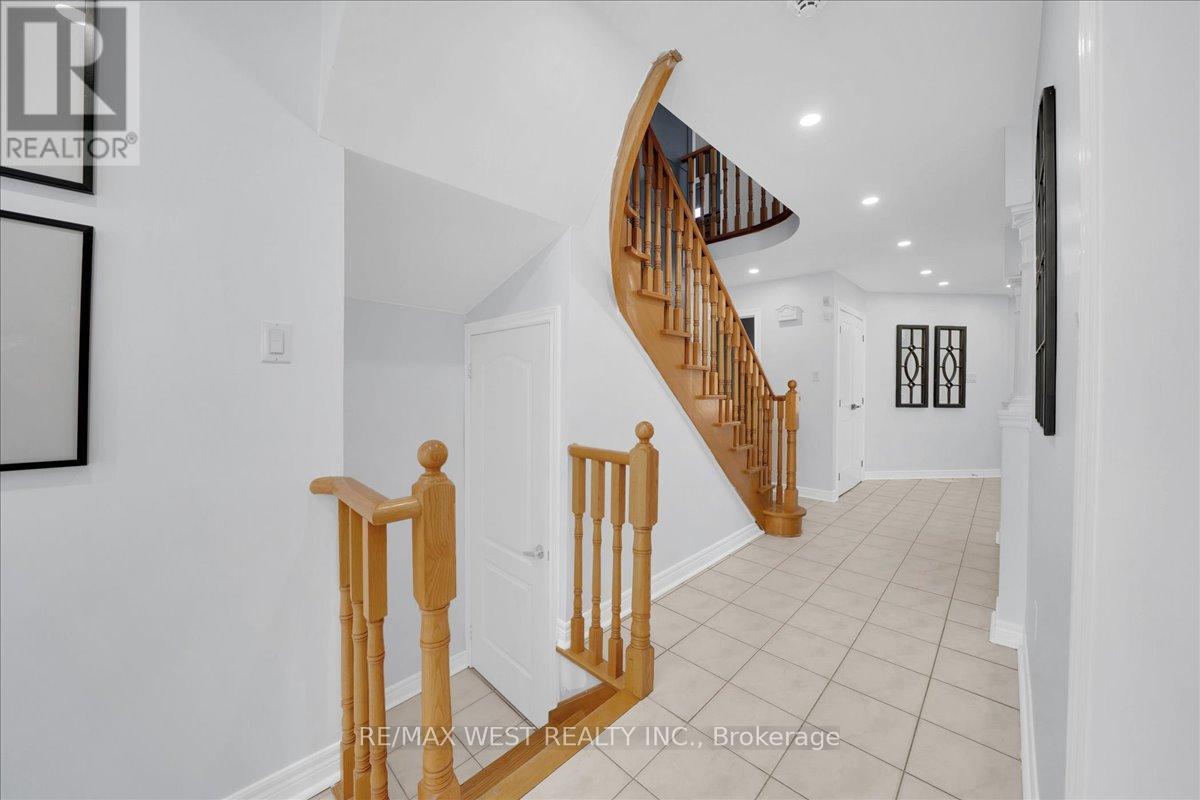 26 COUNTRY STROLL CRESCENT - 46