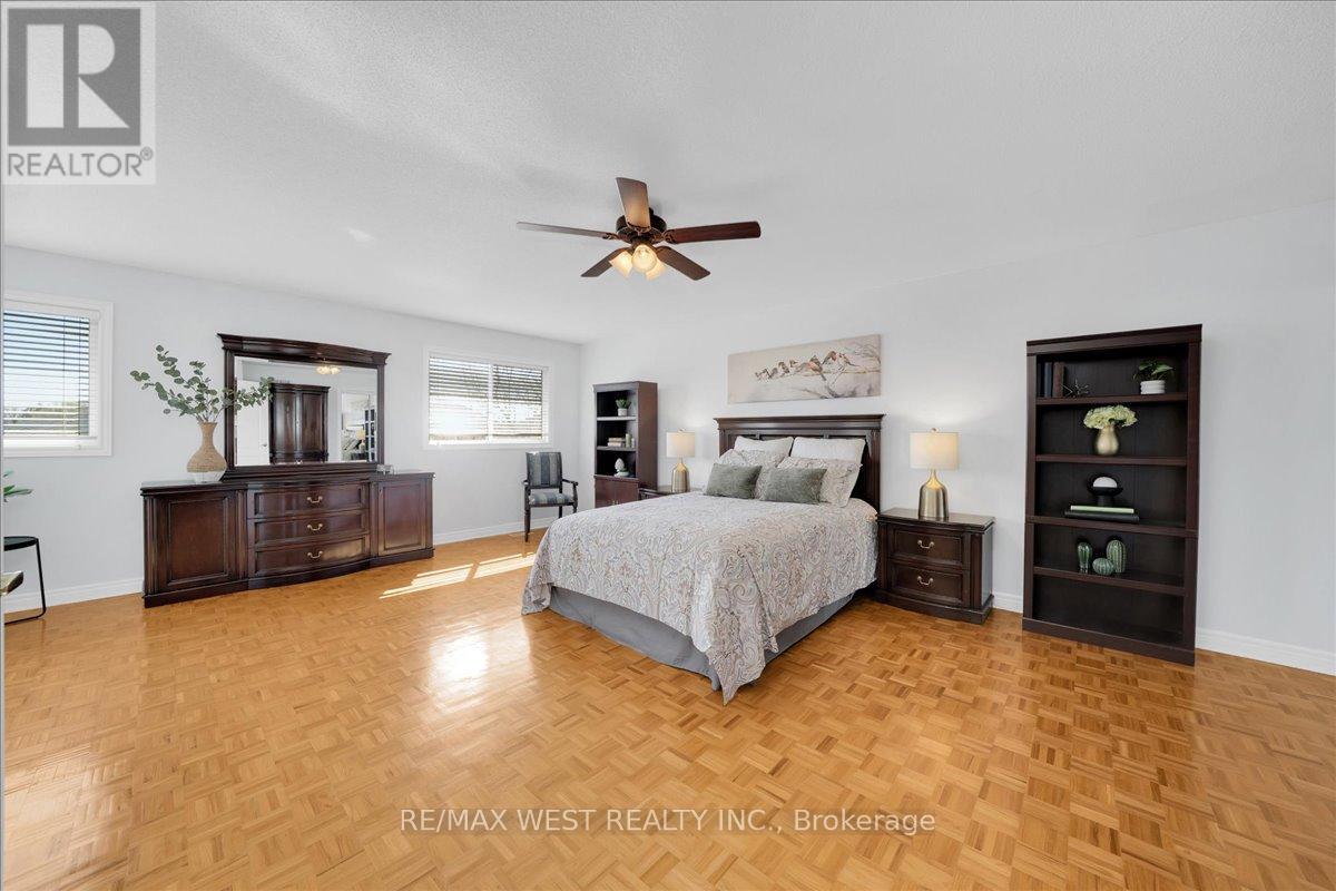 26 COUNTRY STROLL CRESCENT - 36