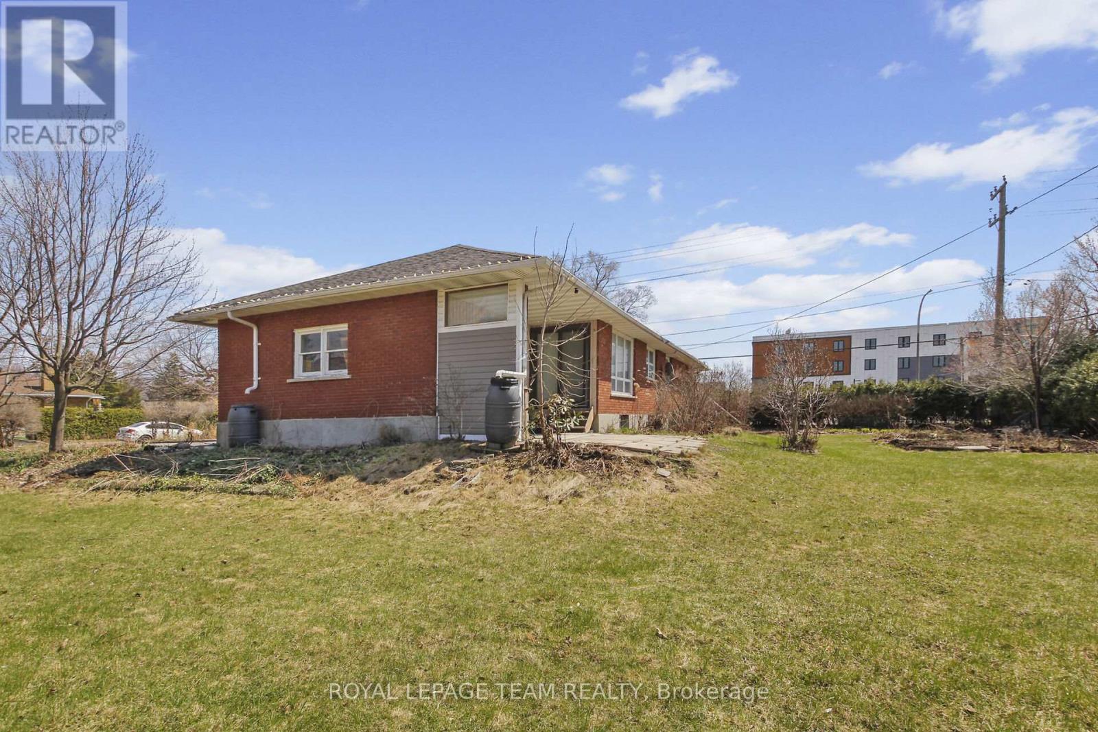 45 CAPILANO DRIVE — photo 14
