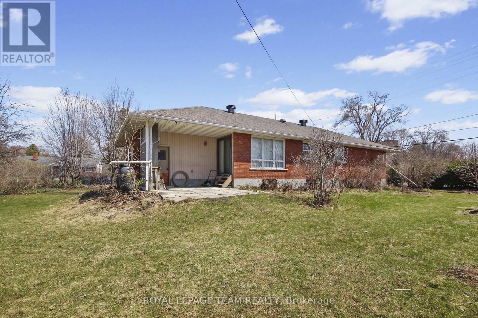 45 CAPILANO DRIVE — photo 13
