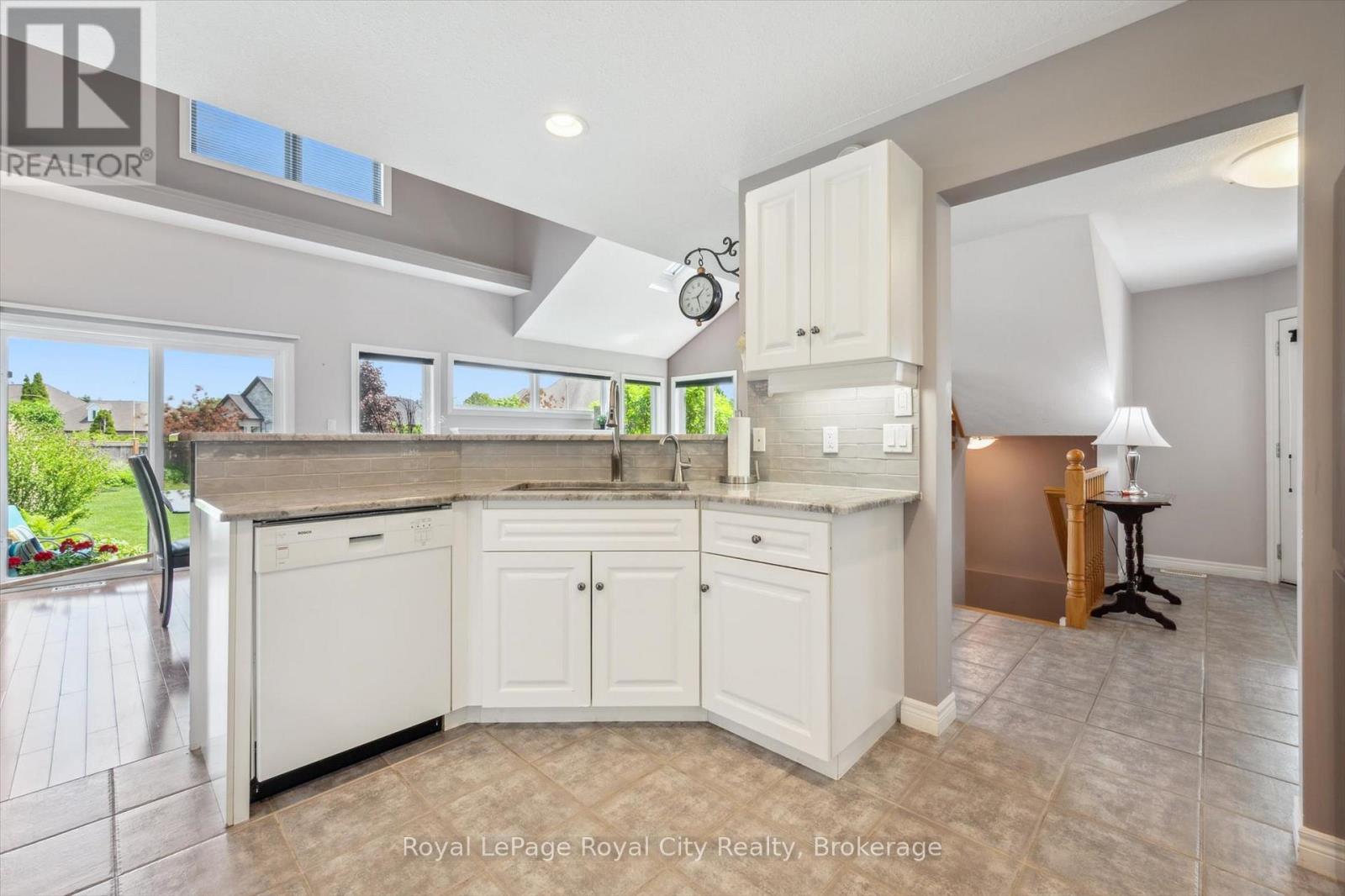 105 RIVERWALK PLACE - 17