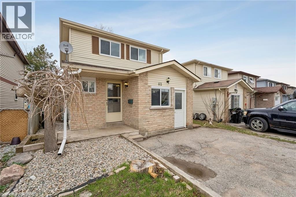 62 CORBETT Drive, Barrie, Ontario, L4M5V2 — Photo 2
