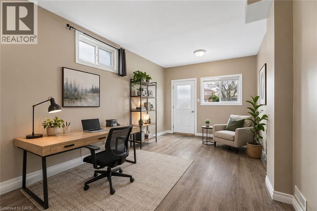 62 CORBETT Drive, Barrie, Ontario, L4M5V2 — Photo 4