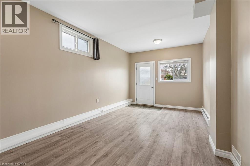 62 CORBETT Drive, Barrie, Ontario, L4M5V2 — Photo 5