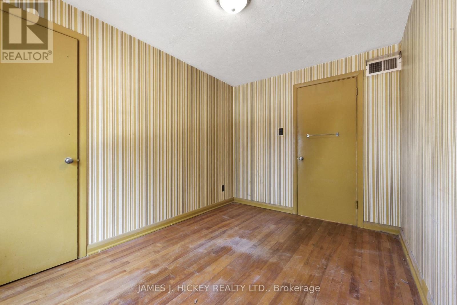 34 FARADAY CRESCENT — photo 17