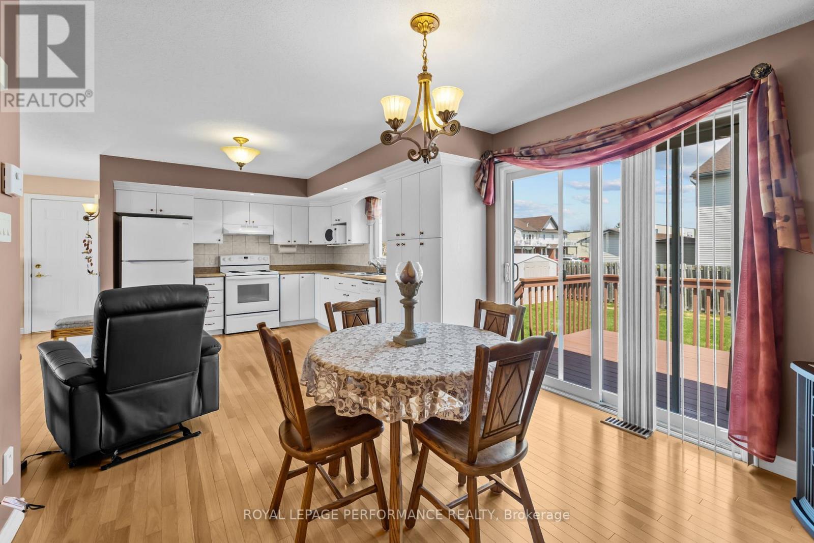 71 FAUCHER BOULEVARD — photo 10