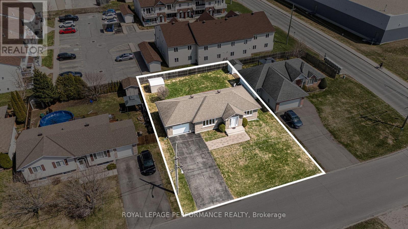 71 FAUCHER BOULEVARD — photo 30