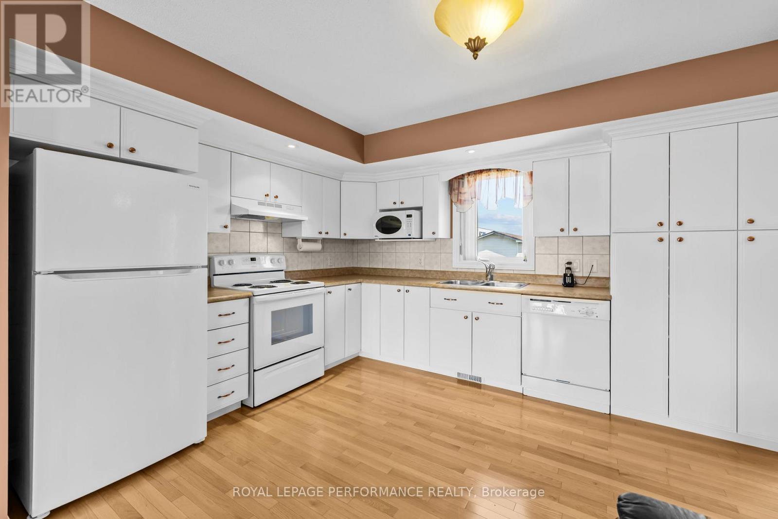 71 FAUCHER BOULEVARD — photo 7