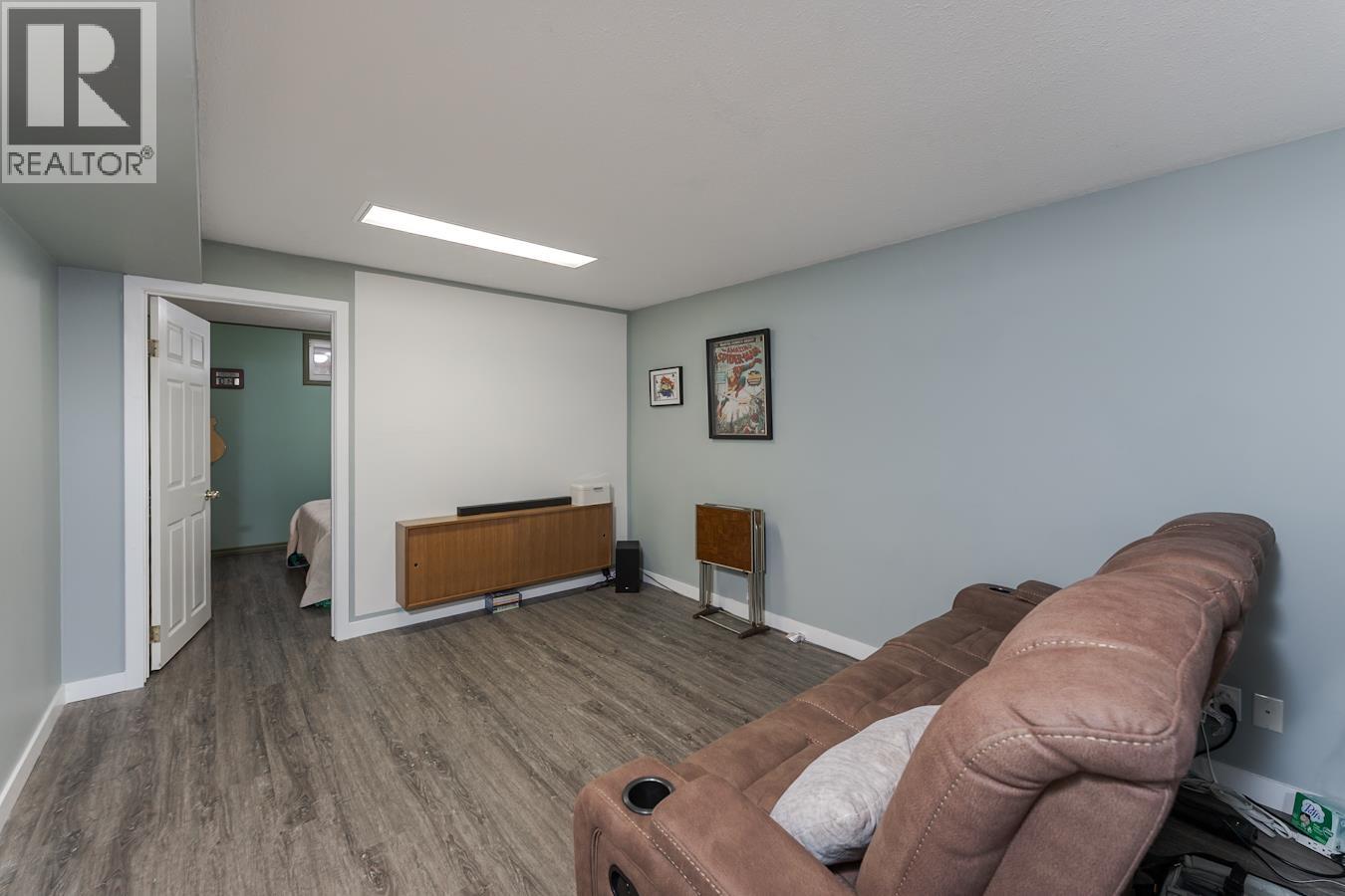 1212 GENEVIEVE CRESCENT - 22