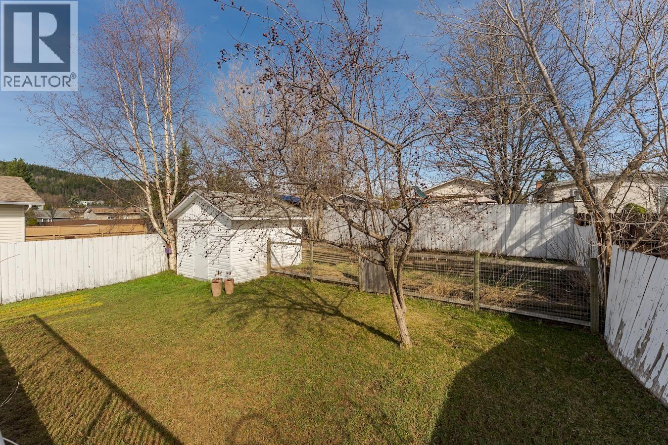 1212 GENEVIEVE CRESCENT - 32