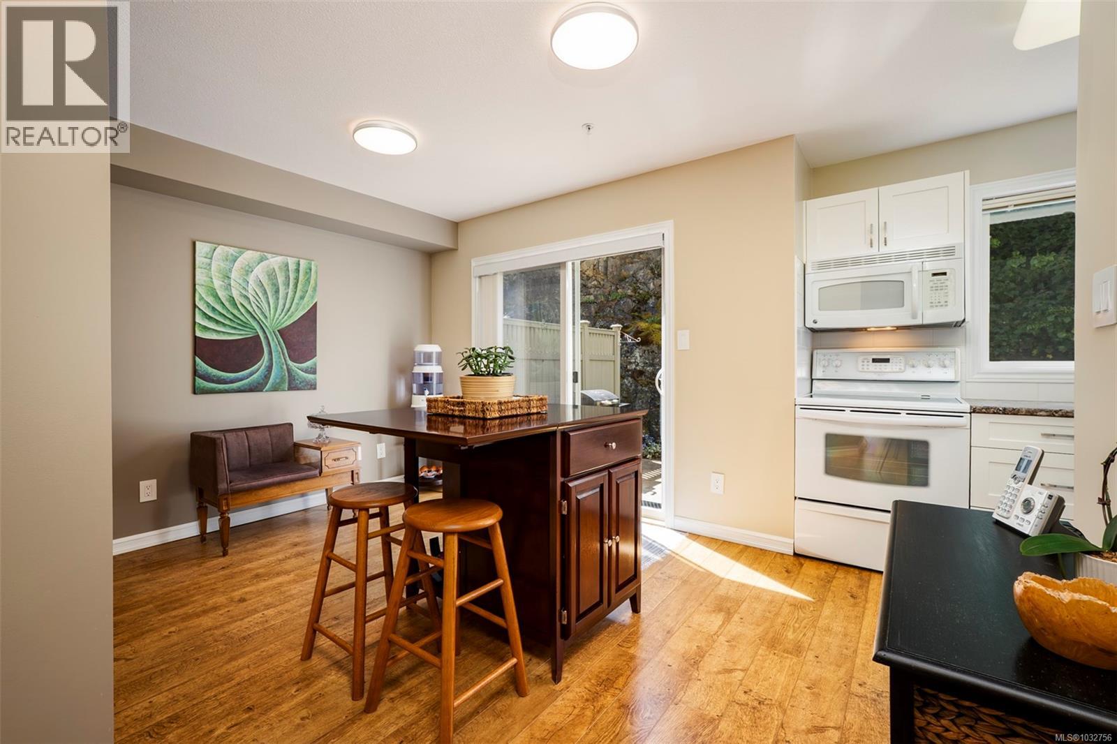 3395 Mariposa Dr - 17