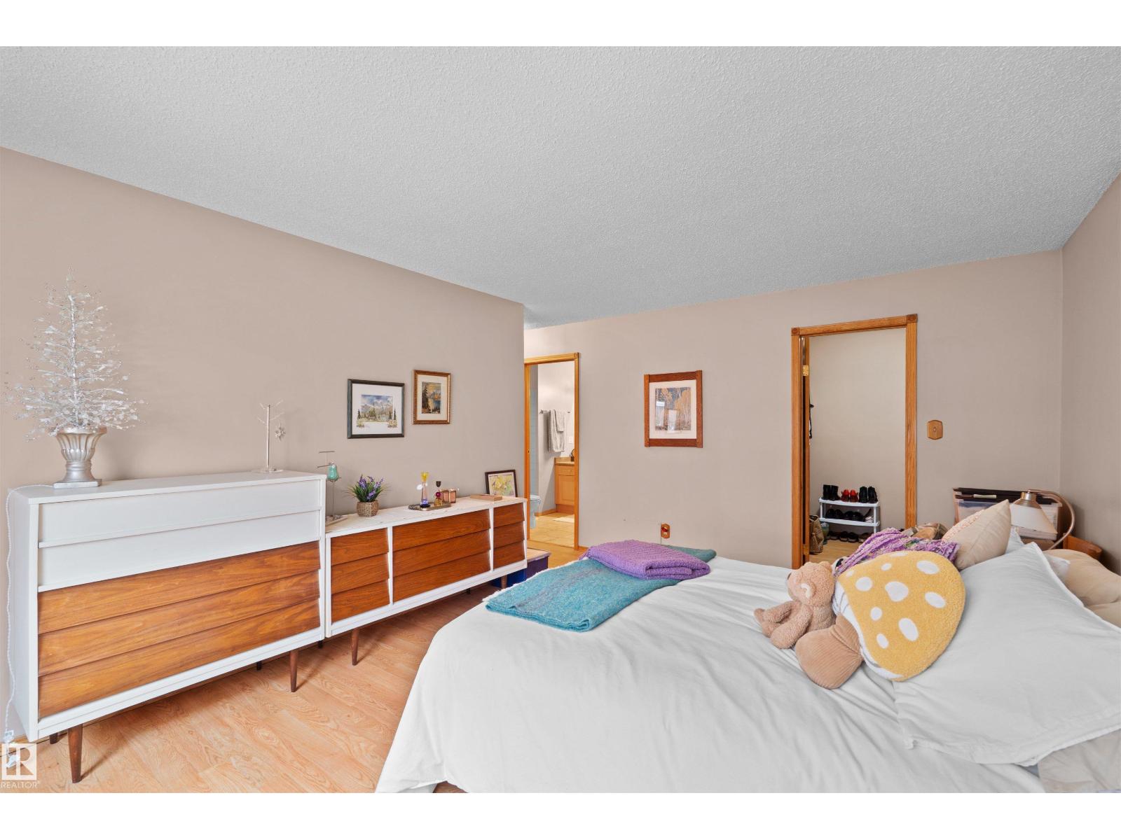 #11 10172 118 ST NW - 12