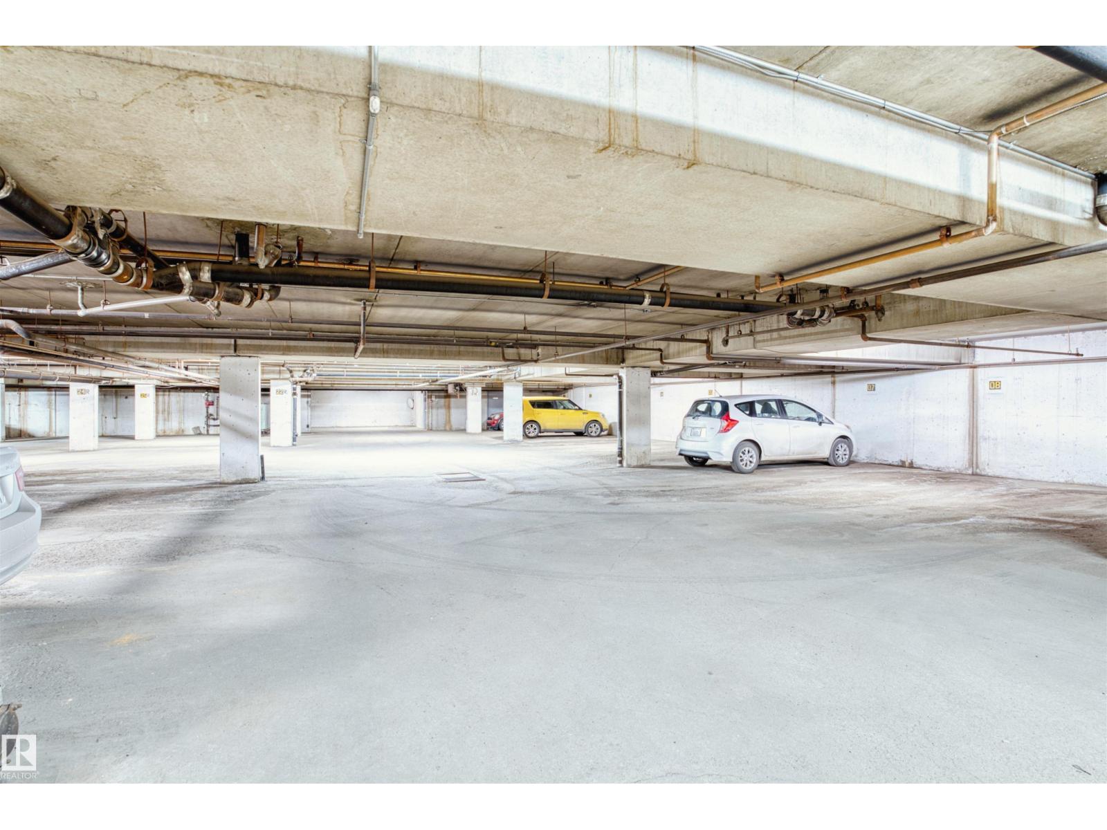 #11 10172 118 ST NW - 17
