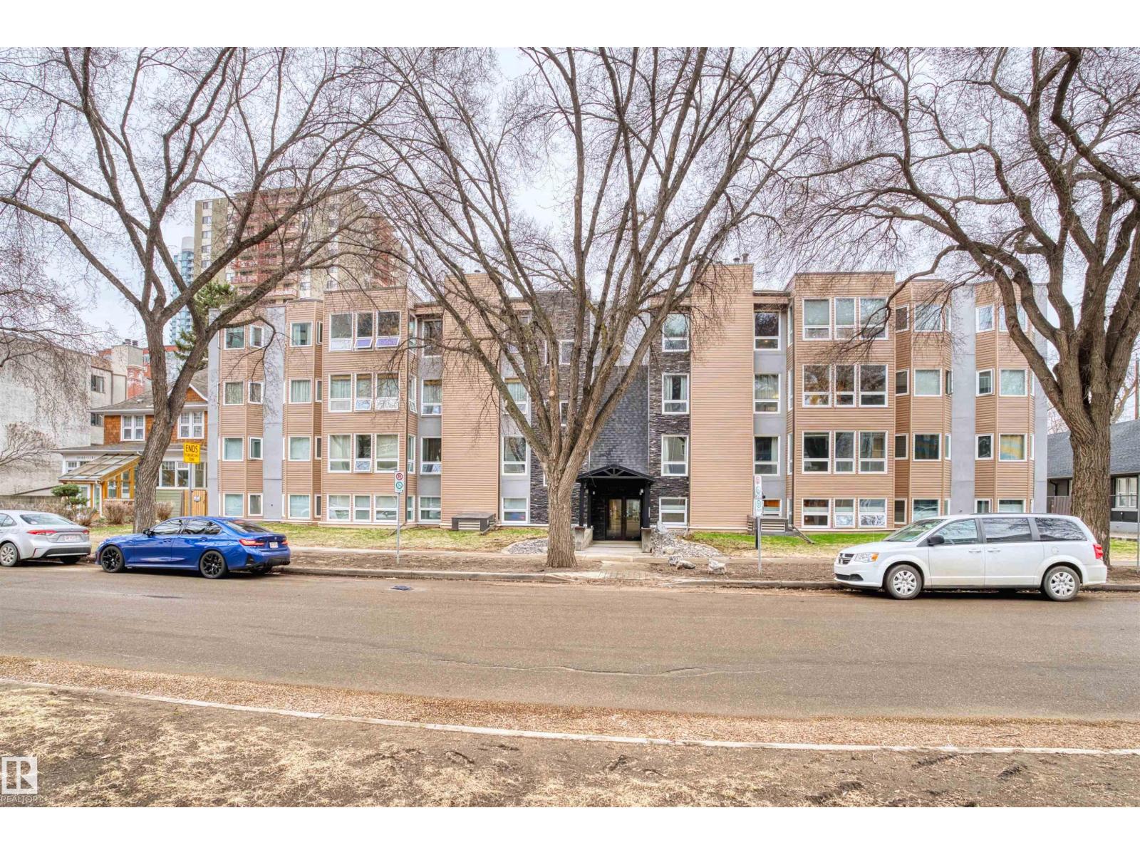 #11 10172 118 ST NW - 19
