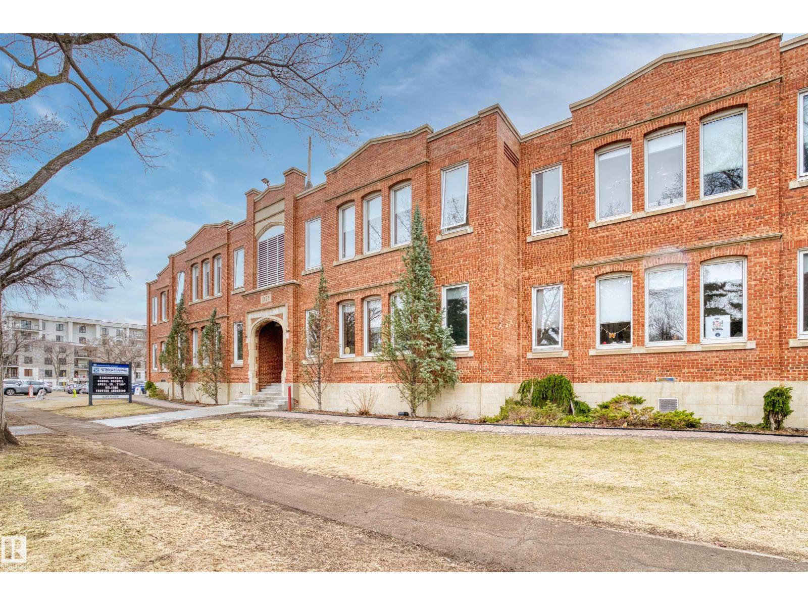 #11 10172 118 ST NW - 20
