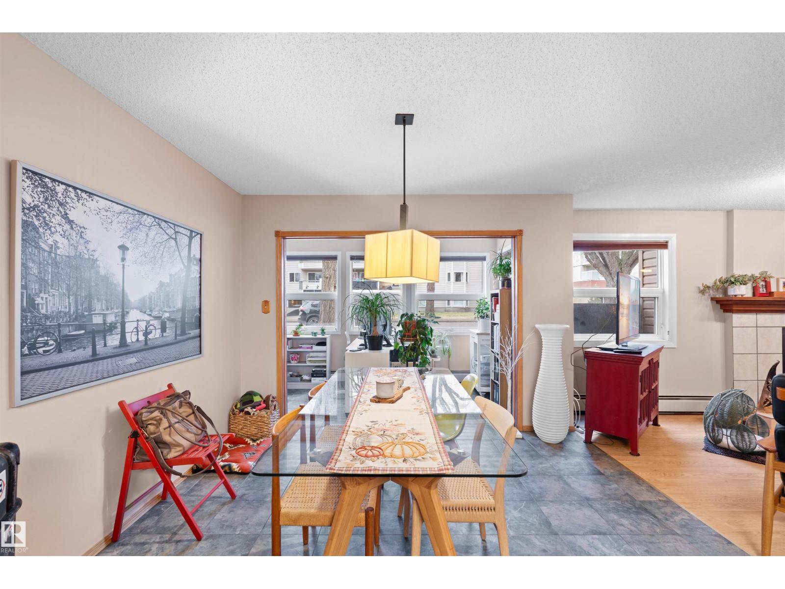 #11 10172 118 ST NW - 3