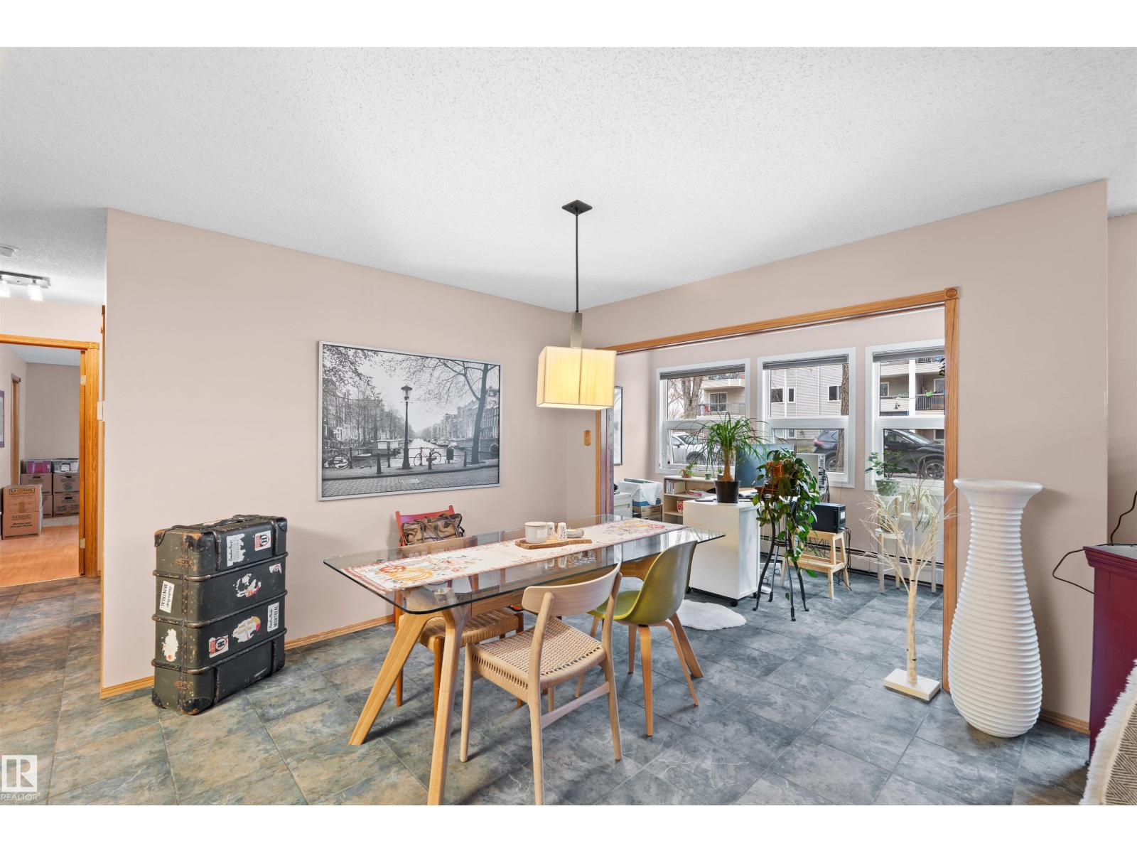 #11 10172 118 ST NW - 4