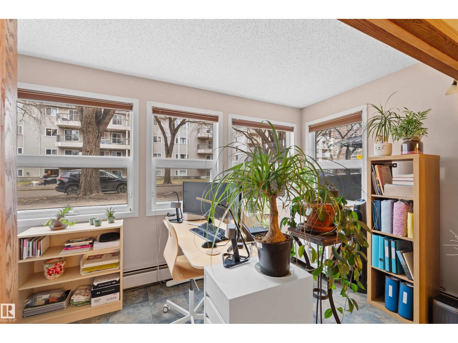 #11 10172 118 ST NW - 5
