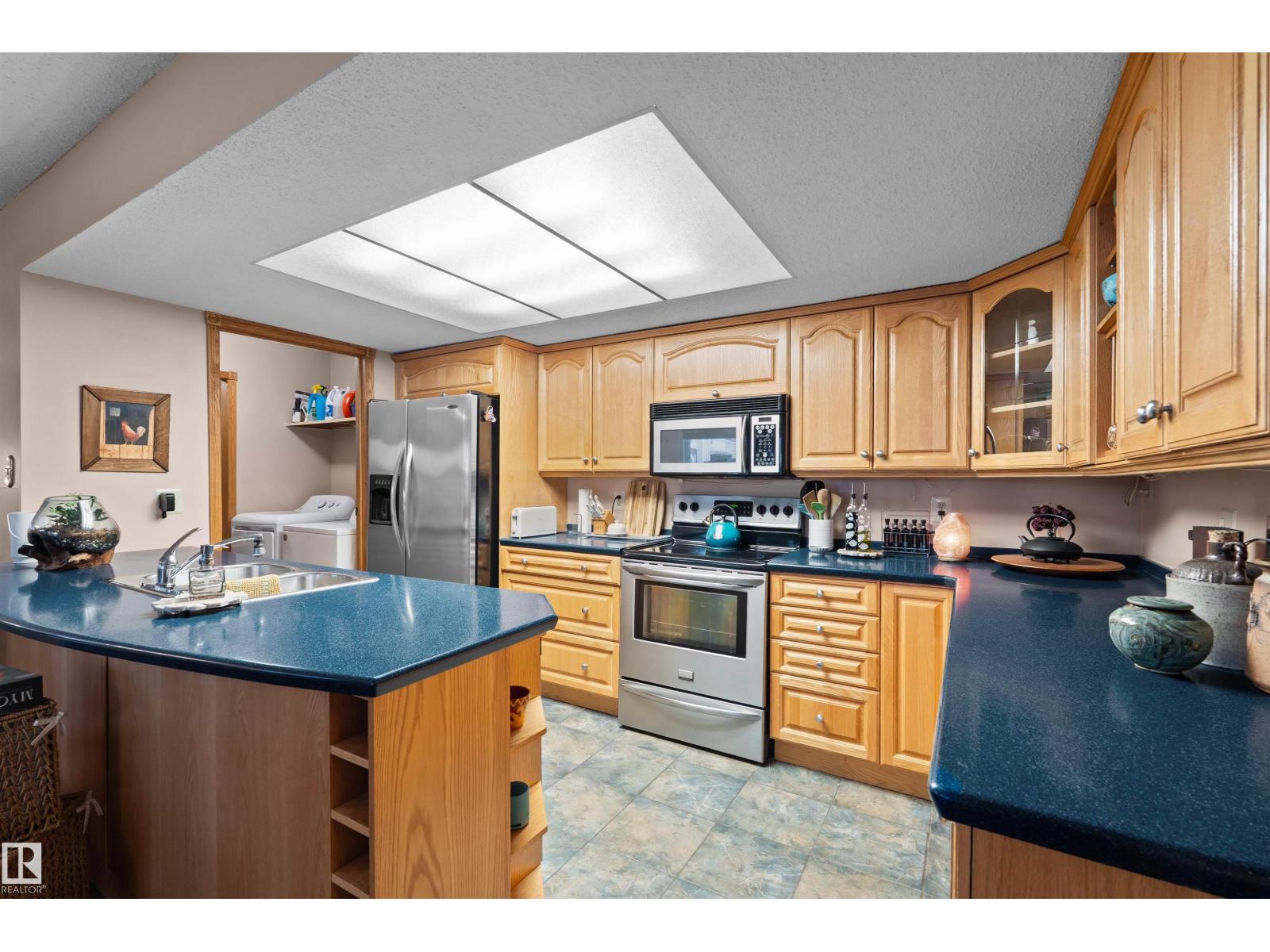 #11 10172 118 ST NW - 6